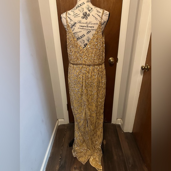 Mac Duggal Sleeveless V-Neck Embellished Beaded Gold Nude Column Gown Size 16 - Picture 4 of 10